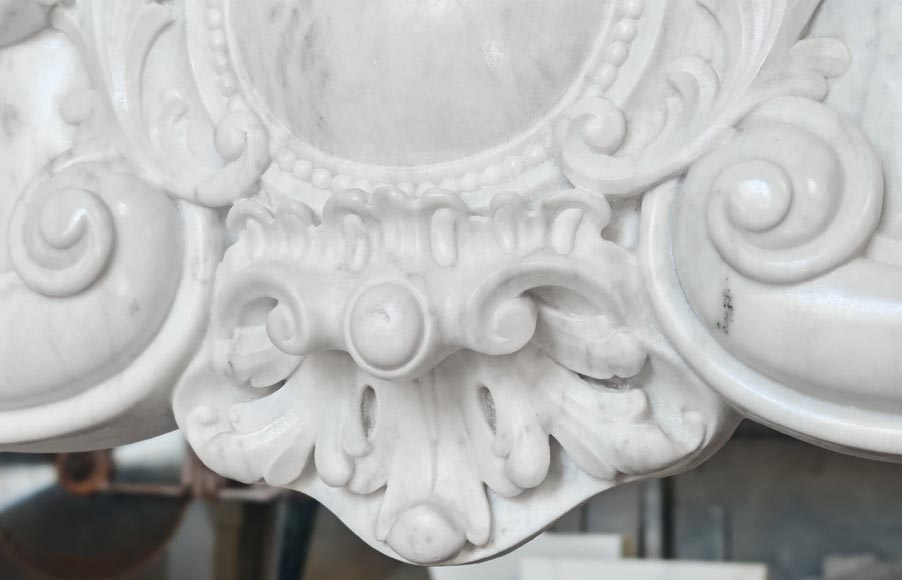 Highly sculpted Louis XV style fireplace in Carrara marble Highly sculpted Louis XV style fireplace in Carrara marble-4