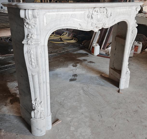 Highly sculpted Louis XV style fireplace in Carrara marble Highly sculpted Louis XV style fireplace in Carrara marble-5