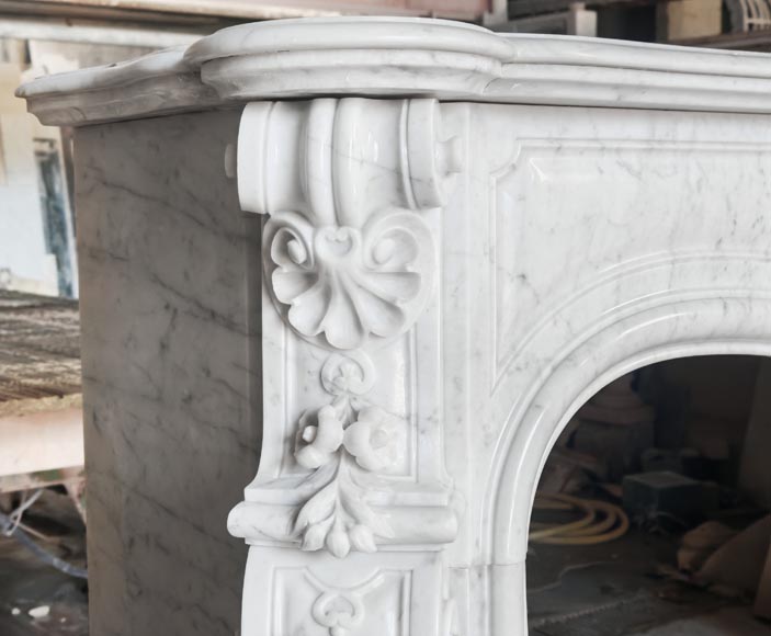 Highly sculpted Louis XV style fireplace in Carrara marble Highly sculpted Louis XV style fireplace in Carrara marble-6