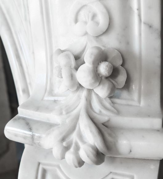 Highly sculpted Louis XV style fireplace in Carrara marble Highly sculpted Louis XV style fireplace in Carrara marble-11