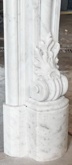 Highly sculpted Louis XV style fireplace in Carrara marble Highly sculpted Louis XV style fireplace in Carrara marble-12