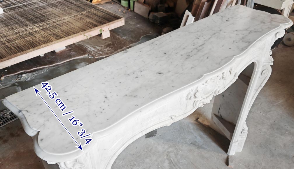 Highly sculpted Louis XV style fireplace in Carrara marble Highly sculpted Louis XV style fireplace in Carrara marble-13