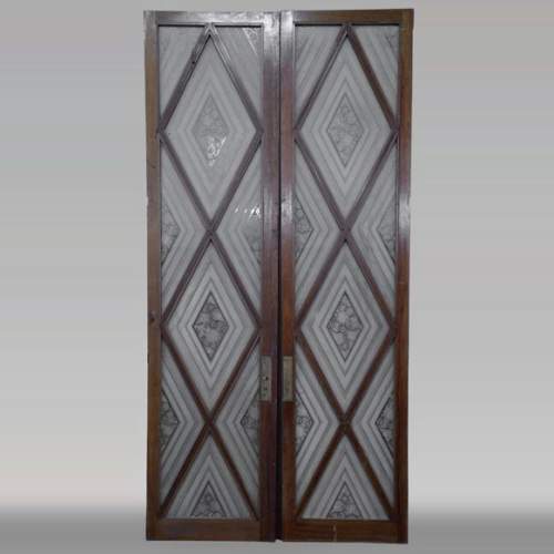 Beautiful antique large Art Deco style double door in wood and engraved glass with decor of diamonds