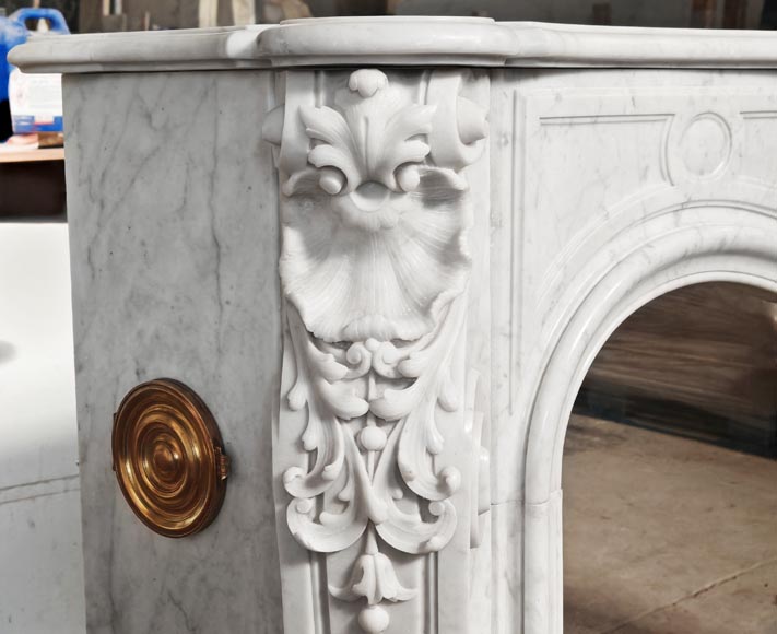 Louis XV style fireplace in Carrara marble, richly decorated with shells and flowers Louis XV style fireplace in Carrara marble, richly decorated with shells and flowers-7