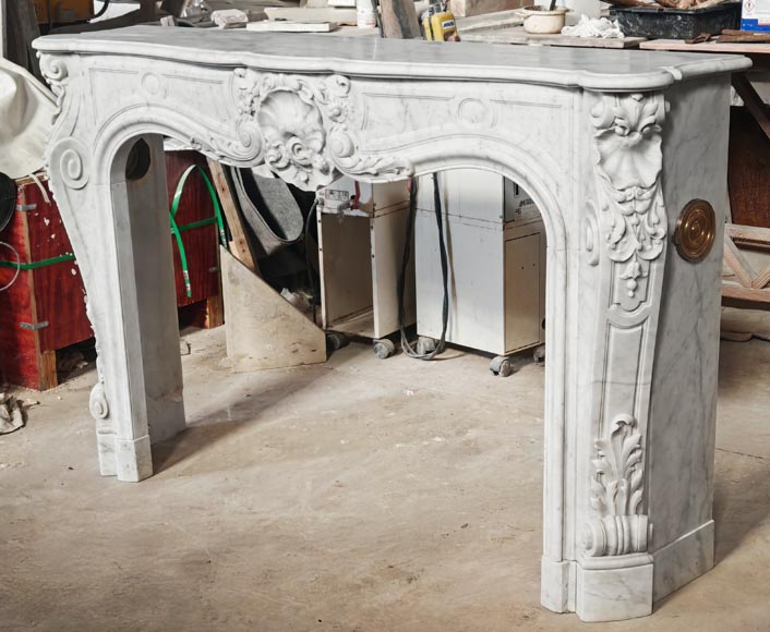 Louis XV style fireplace in Carrara marble, richly decorated with shells and flowers Louis XV style fireplace in Carrara marble, richly decorated with shells and flowers-10