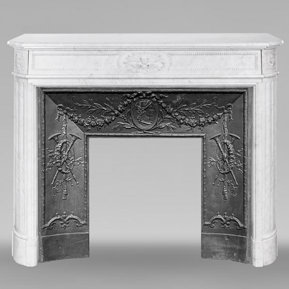 Louis XVI style fireplace in Carrara marble with rounded corners-0