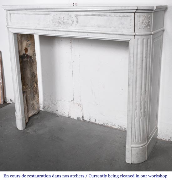 Louis XVI style fireplace in Carrara marble with rounded corners-7