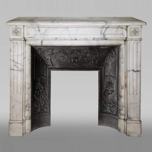 Antique Louis XVI style fireplace with rosette in Arabescato marble