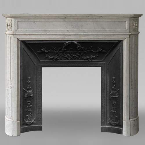 Louis XVI style mantel in Carrara marble with curved edges