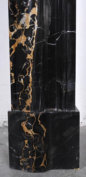 Louis XIV style fireplace in Portoro marble, with a molding and rounded frieze Louis XIV style fireplace in Portoro marble, with a molding and rounded frieze-7