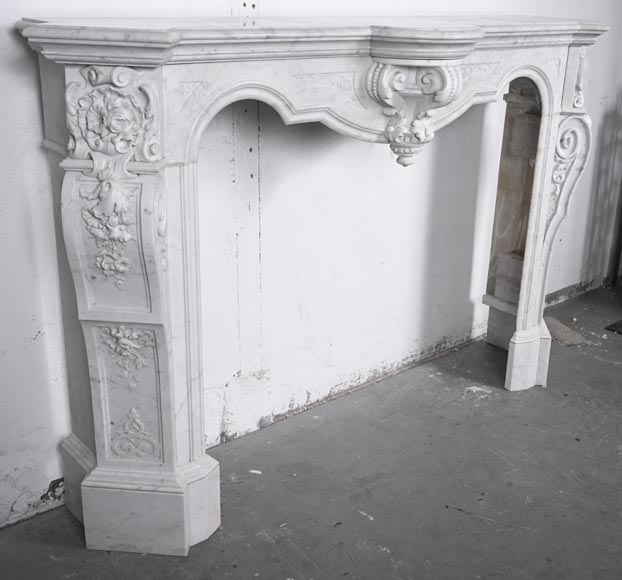 A richly sculpted Carrara marble fireplace in the Napoleon III style, decorated with a lion's head.-4