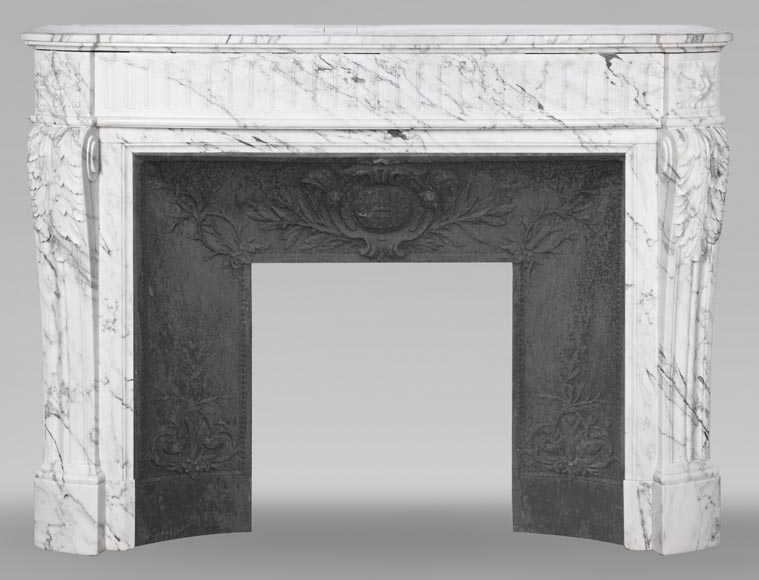 Louis XVI style curved fireplace in Arabescato marble, with rudenture and acanthus leaf-0