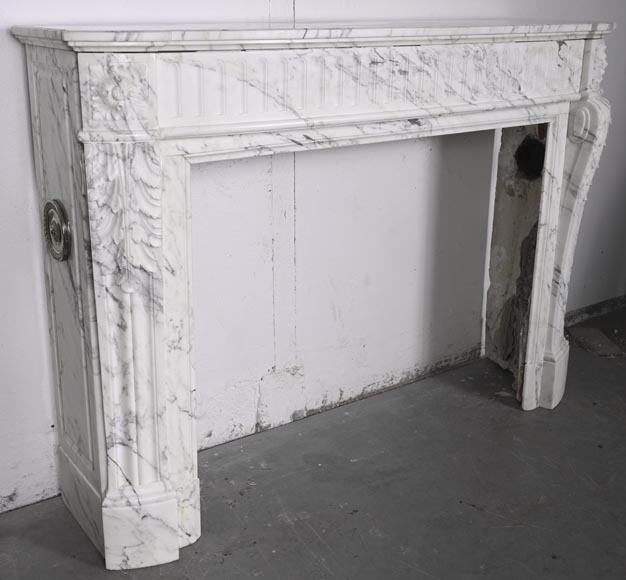 Louis XVI style curved fireplace in Arabescato marble, with rudenture and acanthus leaf-3