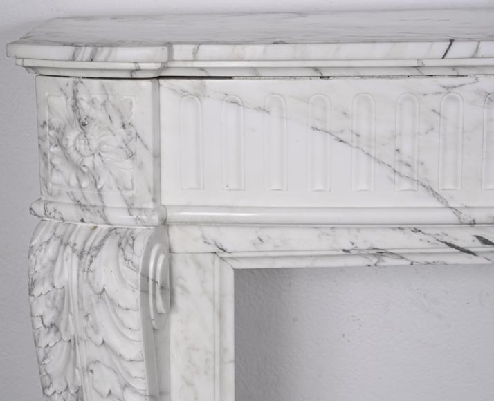 Louis XVI style curved fireplace in Arabescato marble, with rudenture and acanthus leaf-4