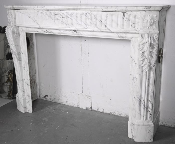 Louis XVI style curved fireplace in Arabescato marble, with rudenture and acanthus leaf-9