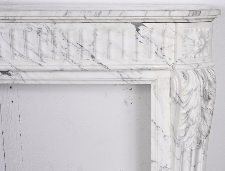 Louis XVI style curved fireplace in Arabescato marble, with rudenture and acanthus leaf-10