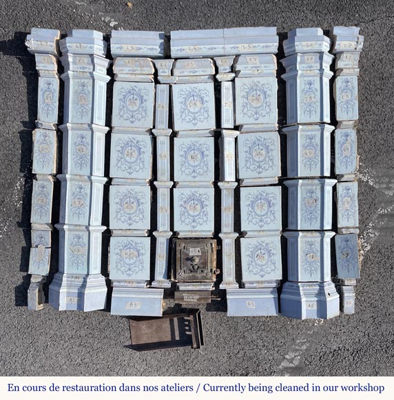 Loebnitz Paris, white ceramic stove with blue decoration Loebnitz Paris, white ceramic stove with blue decoration-1