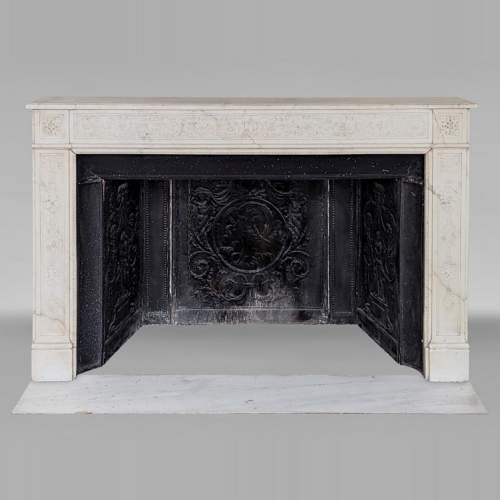 Large Louis XVI period statuary marble mantel with foliage décor 