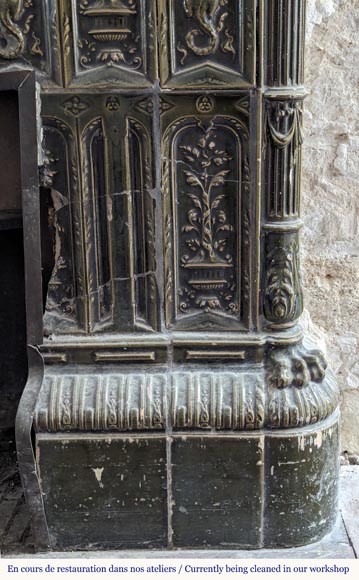 Large Napoleon III style stove in green earthenware decorated with salamanders-12