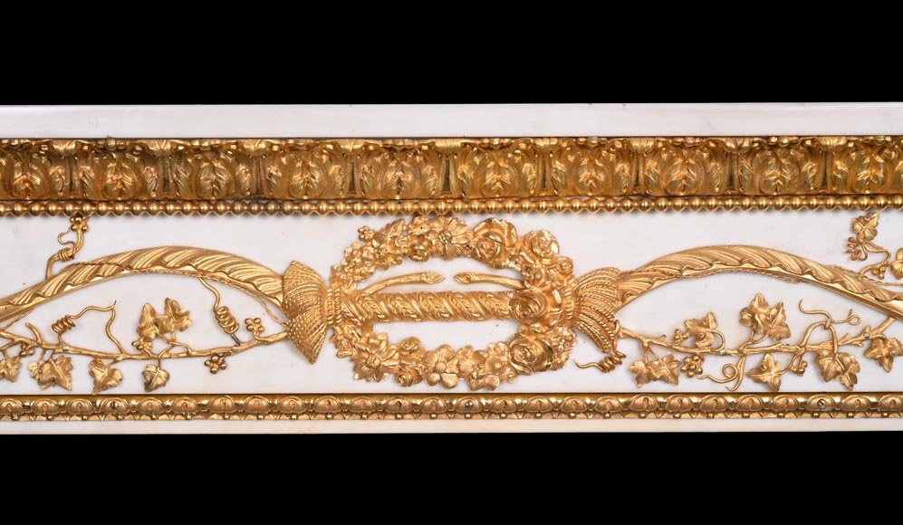 Very beautiful antique Louis XVI style fireplace in Statuary Carrara marble with quiver-shaped columns, after the model from the Chateau of Fontainebleau-3