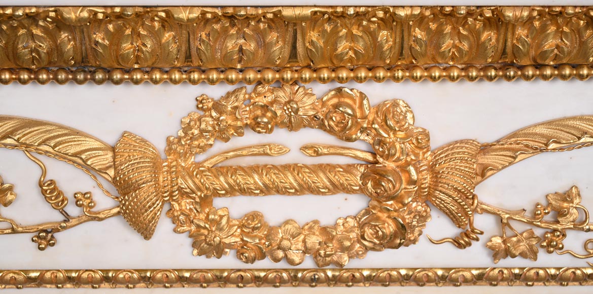 Very beautiful antique Louis XVI style fireplace in Statuary Carrara marble with quiver-shaped columns, after the model from the Chateau of Fontainebleau-4