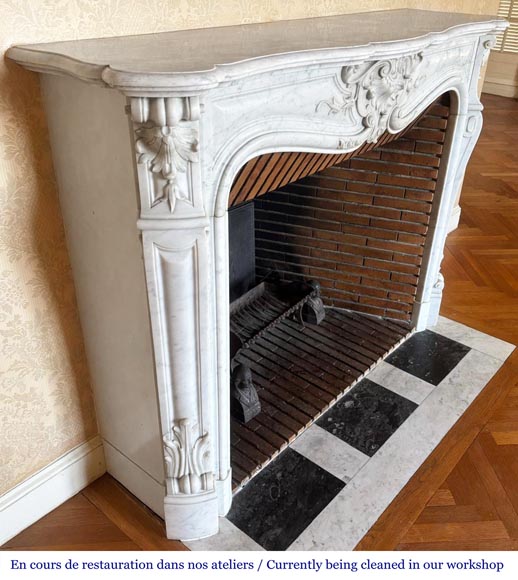 Louis XV style fireplace in Carrara marble, decorated with a shell-2