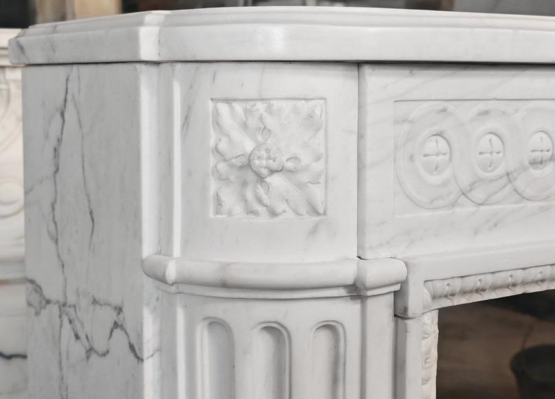 A Louis XVI period fireplace in veined Carrara marble, decorated with a Greek-style frieze. A Louis XVI period fireplace in veined Carrara marble, decorated with a Greek-style frieze.-3