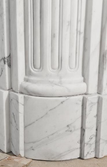 A Louis XVI period fireplace in veined Carrara marble, decorated with a Greek-style frieze. A Louis XVI period fireplace in veined Carrara marble, decorated with a Greek-style frieze.-4