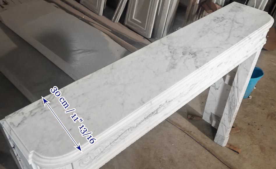 A Louis XVI period fireplace in veined Carrara marble, decorated with a Greek-style frieze. A Louis XVI period fireplace in veined Carrara marble, decorated with a Greek-style frieze.-9