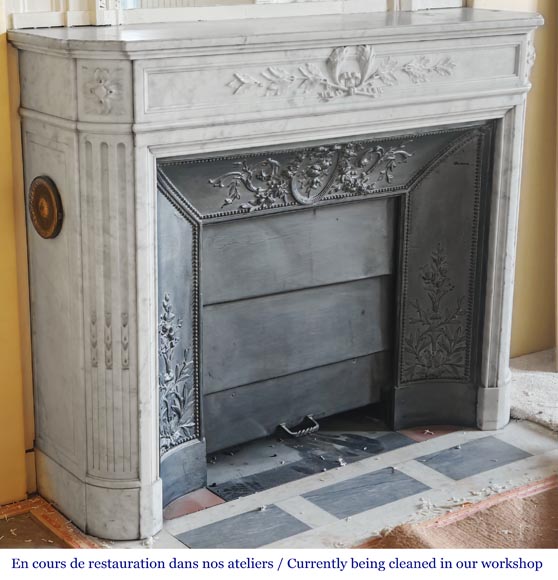 Louis XVI style fireplace with rounded corners and decorated with a laurel wreath, in Carrara marble Louis XVI style fireplace with rounded corners and decorated with a laurel wreath, in Carrara marble-4