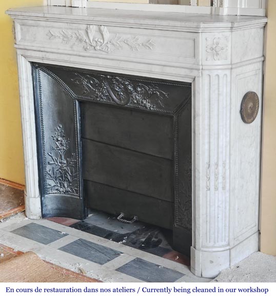 Louis XVI style fireplace with rounded corners and decorated with a laurel wreath, in Carrara marble Louis XVI style fireplace with rounded corners and decorated with a laurel wreath, in Carrara marble-7