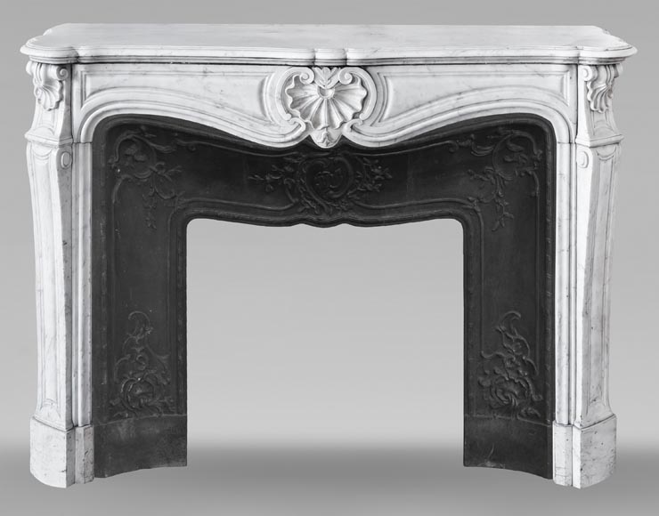 Louis XV style fireplace in Carrara marble, decorated with a shell Louis XV style fireplace in Carrara marble, decorated with a shell-0