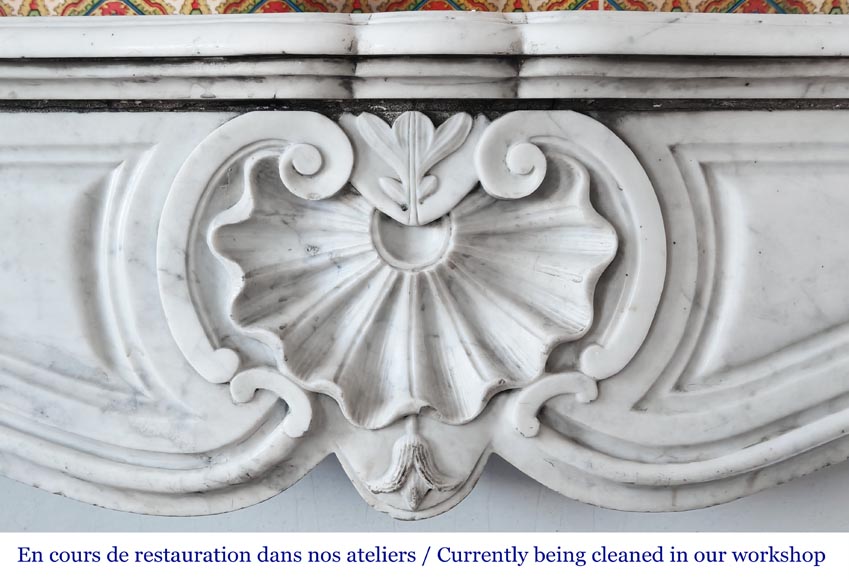 Louis XV style fireplace in Carrara marble, decorated with a shell Louis XV style fireplace in Carrara marble, decorated with a shell-1