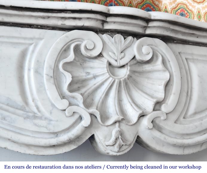 Louis XV style fireplace in Carrara marble, decorated with a shell Louis XV style fireplace in Carrara marble, decorated with a shell-2