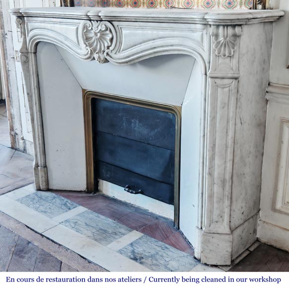Louis XV style fireplace in Carrara marble, decorated with a shell Louis XV style fireplace in Carrara marble, decorated with a shell-6