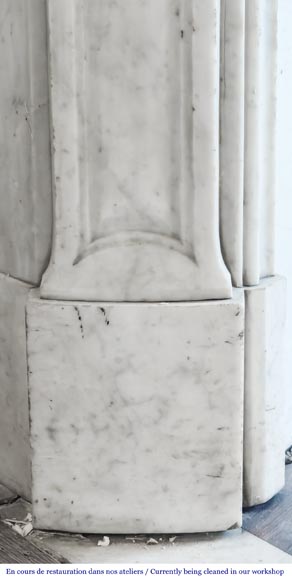 Louis XV style fireplace in Carrara marble decorated with a shell Louis XV style fireplace in Carrara marble decorated with a shell-5