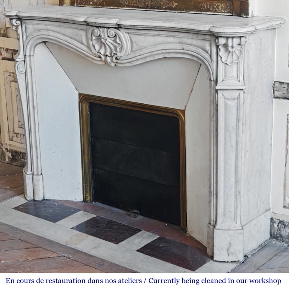 Louis XV style fireplace in Carrara marble decorated with a shell Louis XV style fireplace in Carrara marble decorated with a shell-6