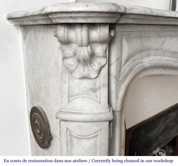 Louis XV style fireplace in Carrara marble decorated with a shell Louis XV style fireplace in Carrara marble decorated with a shell-3