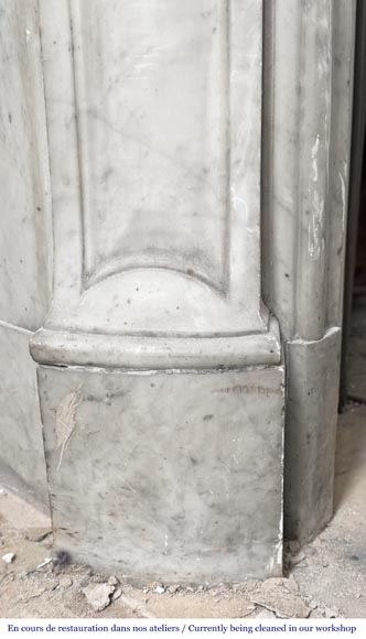 Louis XV style fireplace in Carrara marble decorated with a shell Louis XV style fireplace in Carrara marble decorated with a shell-4