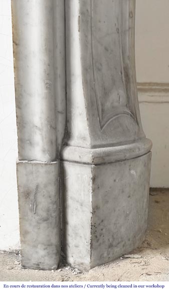 Louis XV style fireplace in Carrara marble decorated with a shell Louis XV style fireplace in Carrara marble decorated with a shell-7