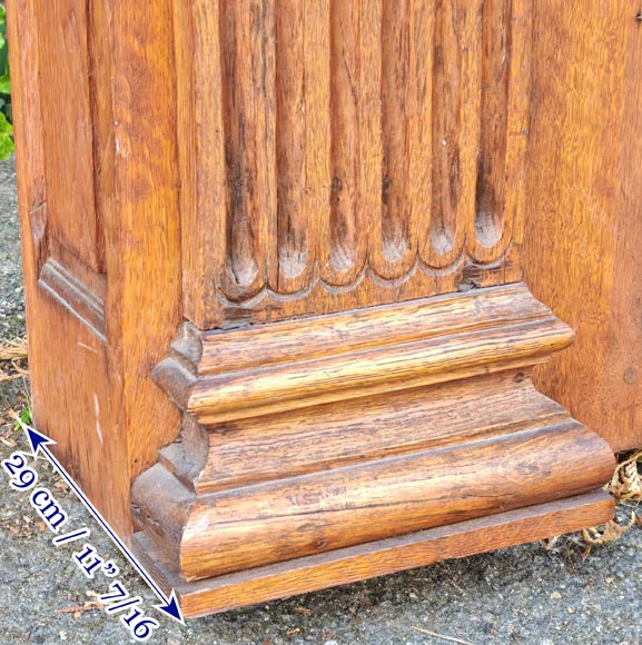 Louis XVI style oak fireplace, decorated with an oak-leaf frieze and surmounted by its oak overmantel Louis XVI style oak fireplace, decorated with an oak-leaf frieze and surmounted by its oak overmantel-15