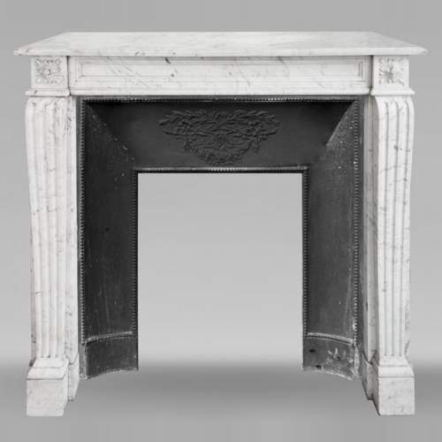 Louis XVI-style fireplace with a rosette motif, in veined Carrara marble